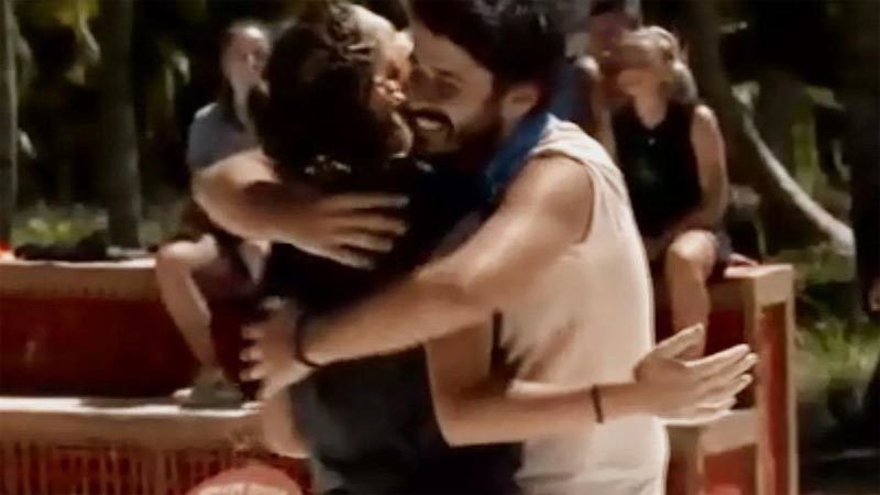 Şarkıcı Emrah'ın oğlu Tayfun, Survivor'da sergilediği hareketlerle dikkatleri üzerine çekiyor.