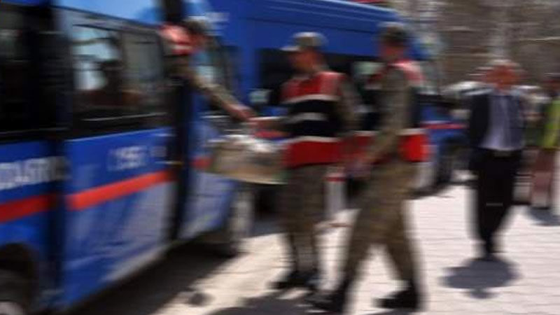 Bursa'nın İnegöl ve İznik ilçelerinde silah kaçakçılığı yaptıkları iddiasıyla 7