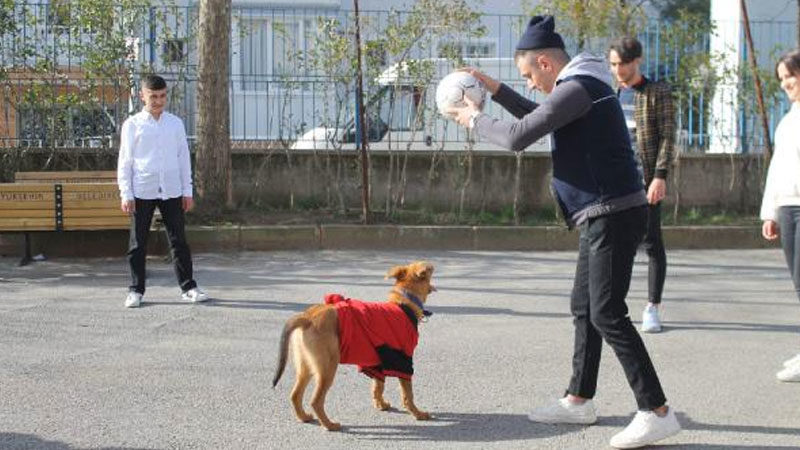 Bursa'da, Yıldırım Mesleki ve Teknik Anadolu Lisesi okul yönetimi, öğrencilere