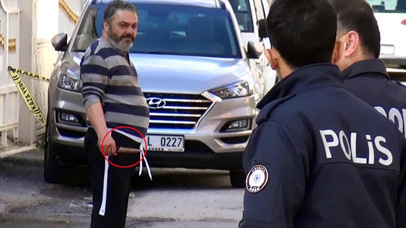 Dehşet! ‘Babamı öldürdüm, annemi yaraladım’ diye bağırdı Dehşet! ‘Babamı öldürdüm, annemi yaraladım’ diye bağırdı