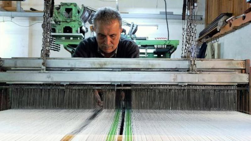 Bursa'da 6 yıldır ipek kese üretimi yapan Koray Gümüşnaz, koronavirüs
