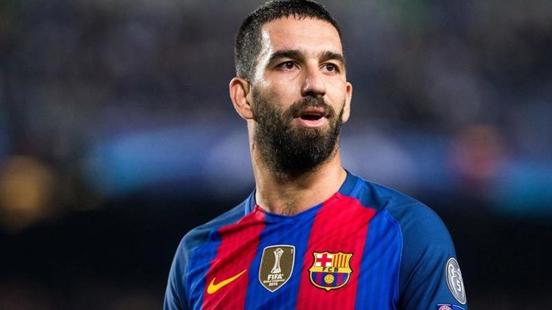 Arda Turan, evde kal çağrılarına rağmen sokağa çıkan insanlar için
