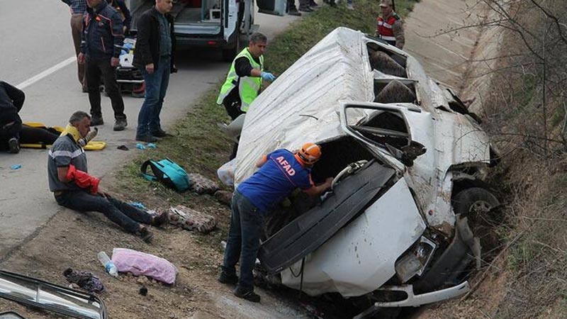Yol kenarında can pazarı!