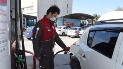 Peş peşe indirimler! Sürücülerin yüzü gülüyor