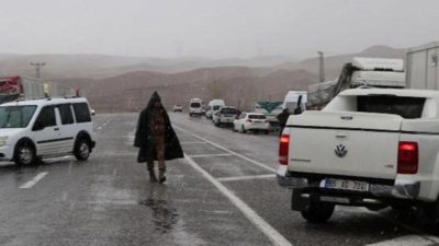 Van- Hakkari karayolu! İki ayrı noktaya çığ düştü