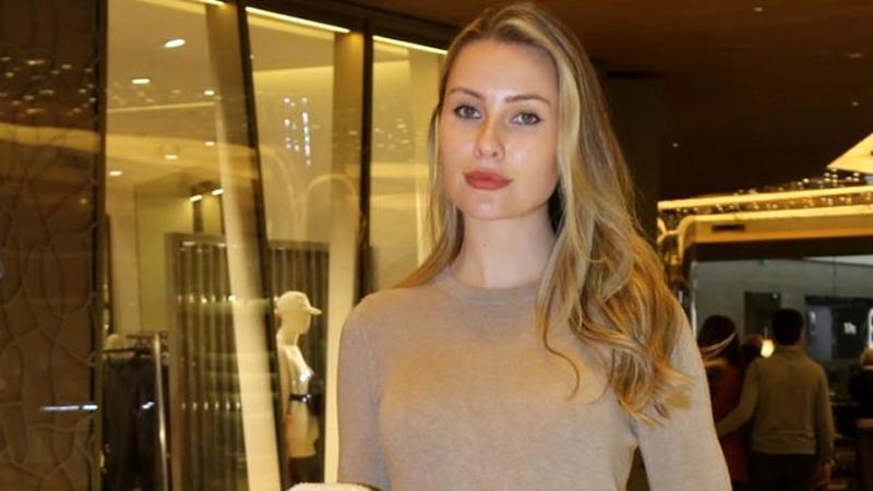 Chloe Loughnan, koronavirüsten 2 binden fazla kişinin öldüğü ülkede mahsur kaldı Chloe Loughnan, koronavirüsten 2 binden fazla kişinin öldüğü ülkede mahsur kaldı