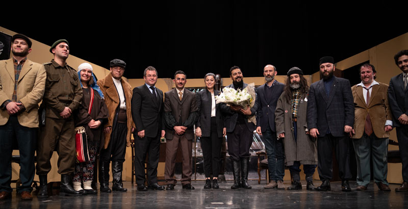 Beyçelik Gestamp Tiyatro Topluluğu ikinci oyunları ‘Buzlar Çözülmeden’ ile büyük ilgi topladı