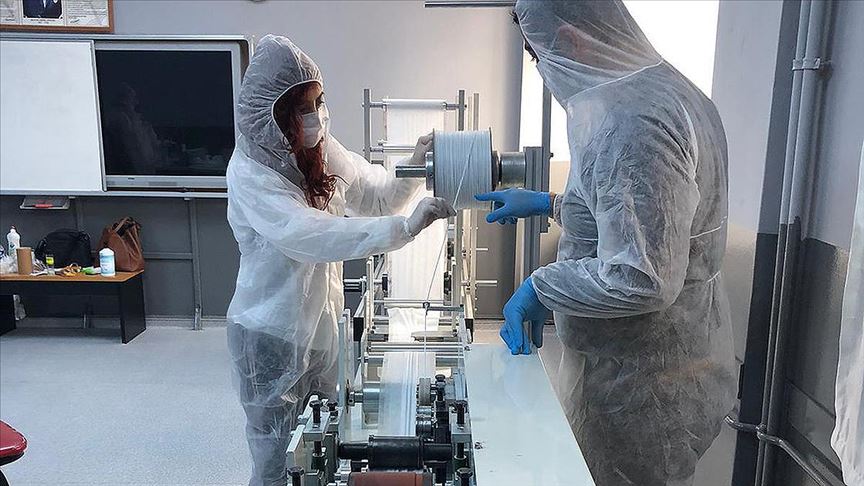 Milli Eğitim Bakanlığı cerrahi maske makinesi üretti