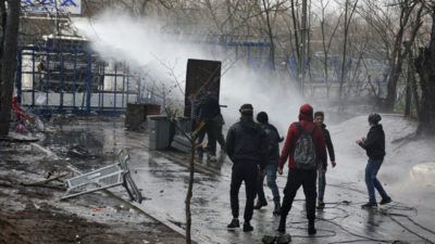 Yunanistan’dan göçmenlere yine sert müdahale