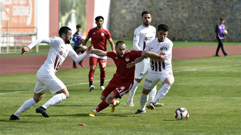 Bursa ekibi, düşme hattında yer alan Gümüşhanespor'la golsüz berabere kalırken,