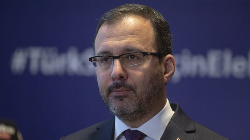 Gençlik ve Spor Bakanı Mehmet Muharrem Kasapoğlu, yurt dışından gelen