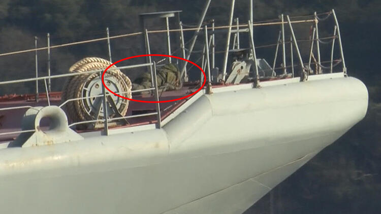 Boğaz’dan geçen Rus savaş gemisinde dikkat çeken görüntü!