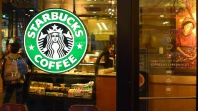 Starbucks oturmayı yasakladı