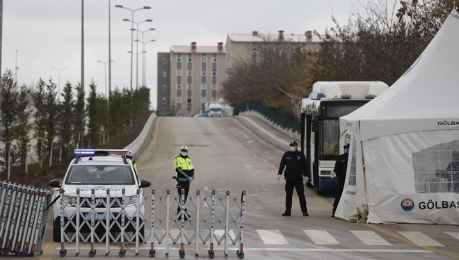 Umreden dönenlerin karantina süresi uzatıldı