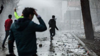 Yunan güvenlik güçlerinden gazlı müdahale