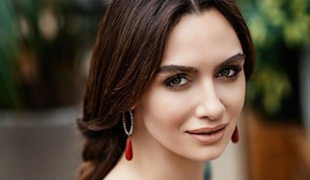 Birce Akalay’ın paylaşımı… Cinsel içerikli diye kaldırıldı… Birce Akalay’ın paylaşımı… Cinsel içerikli diye kaldırıldı…