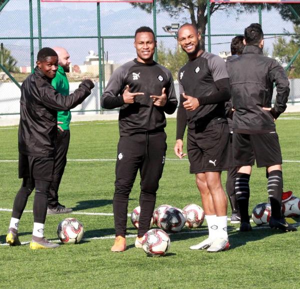 1.Lig ekibinde iki yolcu… 1.Lig ekibinde iki yolcu…