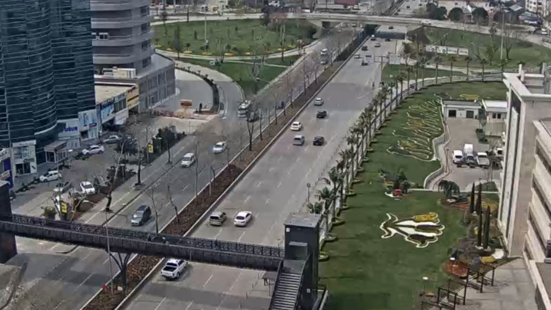 Bursalılar evde kal çağrısına uydu, caddeler boş kaldı.