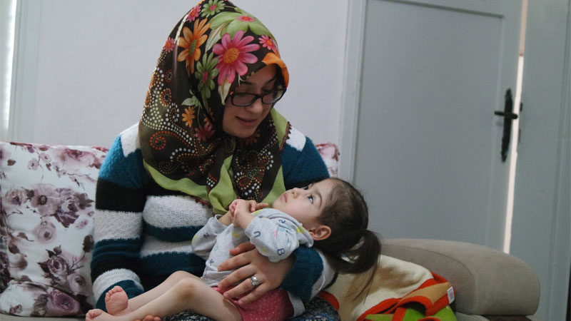 Bursa'da yaşayan ve çeşitli hastalıklarla mücadele eden 4 yaşındaki Ravzanur