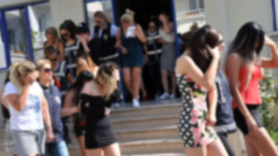 Kadınları kandırıp zorla fuhuş yaptırmışlar