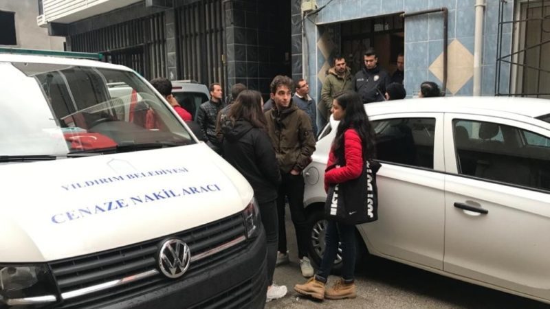 Bursa'nın Yıldırım ilçesinde 3 gündür haber alınamayan grafiker evinde ölü