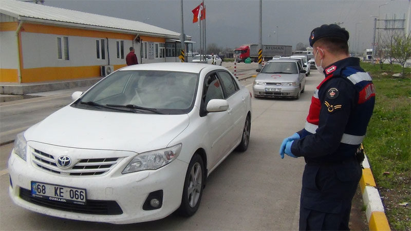 Koronavirüse karşı tedbirler üst seviye çıkarıldı. Bursa-Ankara yolunda jandarma ekipleri