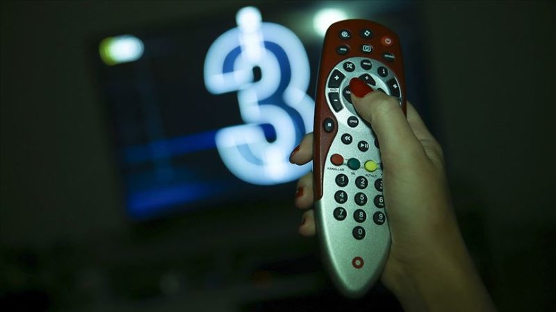 Corona virüs salgınından korunmak için günün büyük kısmını evde geçirmeye