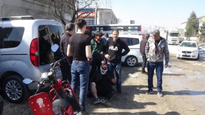 Elektrikli bisiklet ile otomobil çarpıştı: 2 yaralı