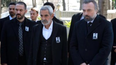 Sevilen diziden flaş karar; Çekimlere devam…