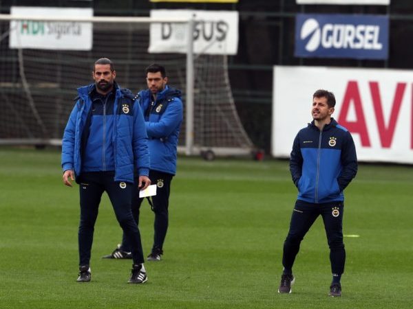 Emre ve Volkan… F.Bahçe onlara emanet… Süper Lig'de oynayacağı Denizlispor maçı hazırlıklarını sürdüren Fenerbahçe'de takımı Kaptan