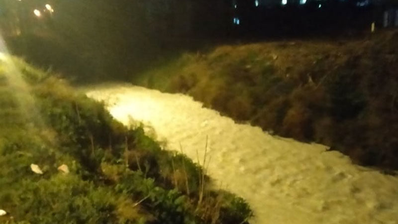 Gemlik Belediye Başkanı Mehmet Uğur Sertaslan, ilçe sınırları içinden geçerek