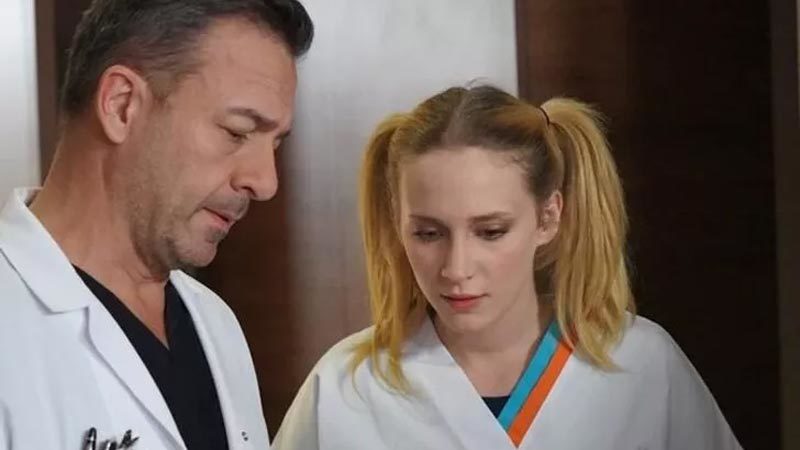 Reyting rekortmeni Mucize Doktor dizisinin oyuncusu Hayal Köseoğlu'nun rol arkadaşı