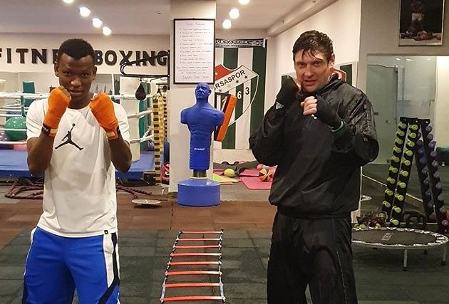 Virüse meydan okuyorlar! Durmak yok idmana devam…