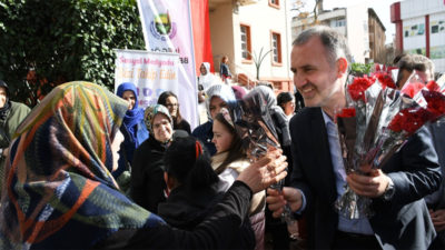 İnegöl Belediyesi’nden bayanlara kahve ikramı