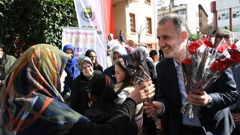İnegöl Belediyesi’nden bayanlara kahve ikramı