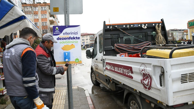 Caddelerde dezenfekte alanları oluşturuluyor