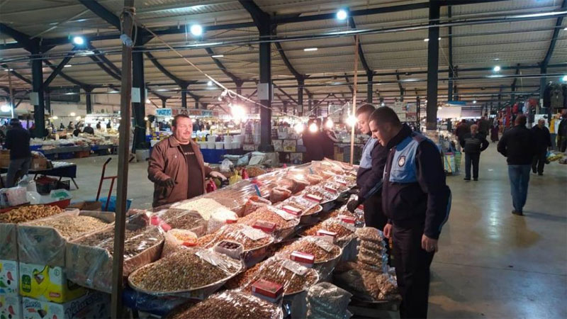 Zabıta fırsatçılara geçit vermiyor