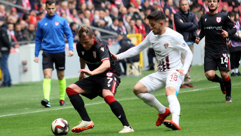 Bursa ekibi, şampiyonluğun güçlü adayı Samsunspor'a deplasmanda yenilmekten kurtulamadı.
