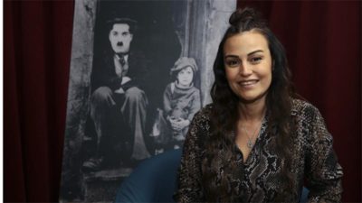 Hayata tutunuşunun filmini çekecek