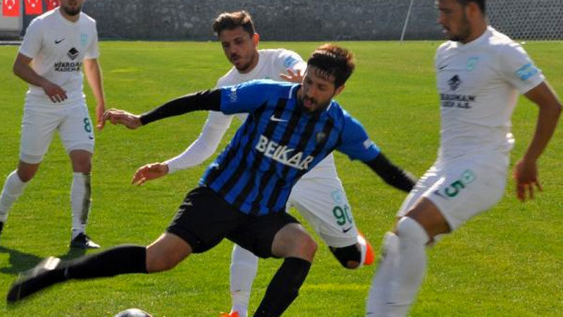 Karaca cepten yedi 1-1 Bursa ekibi Karacabey Belediyespor, play-off kovalayan Muğlaspor'la evinde berabere kalırken,