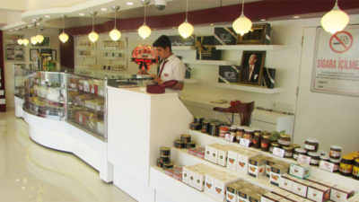 Kardelen’den kadınlara jest