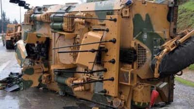 Askeri araç devrildi! Yaralılar var…