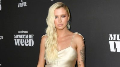 Büyük göğüslerini paylaşıp dert yandı!