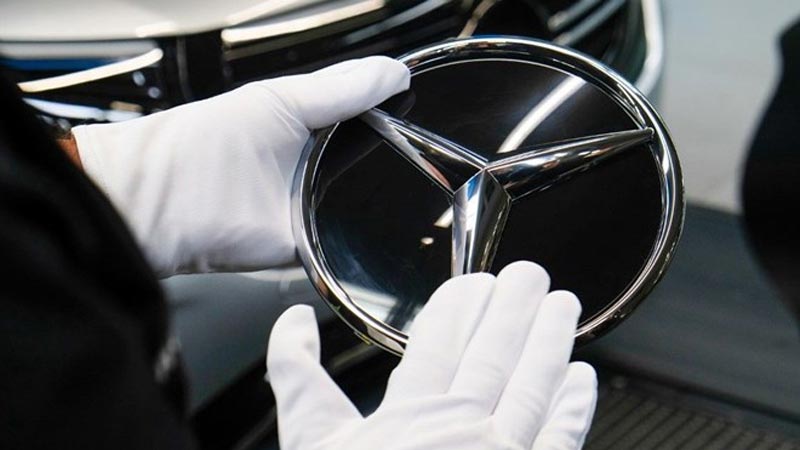 Bir otomotiv devinden flaş karar!