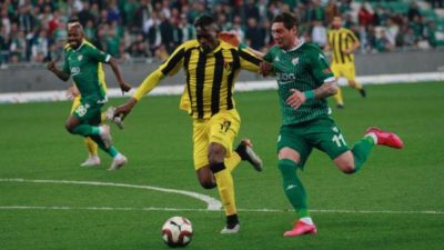 Timsah kan kaybediyor… Bir eşiği daha atlayamadı…