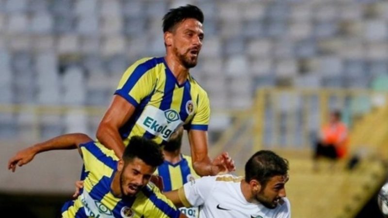 1.Lig takımında kadro dışı var… TFF 1'inci Lig'de geçen hafta İstanbulspor'la evinde 2-2'lik skorla berabere kalıp