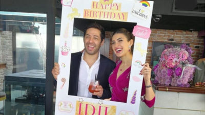 Eşinin doğum gününü kutladı