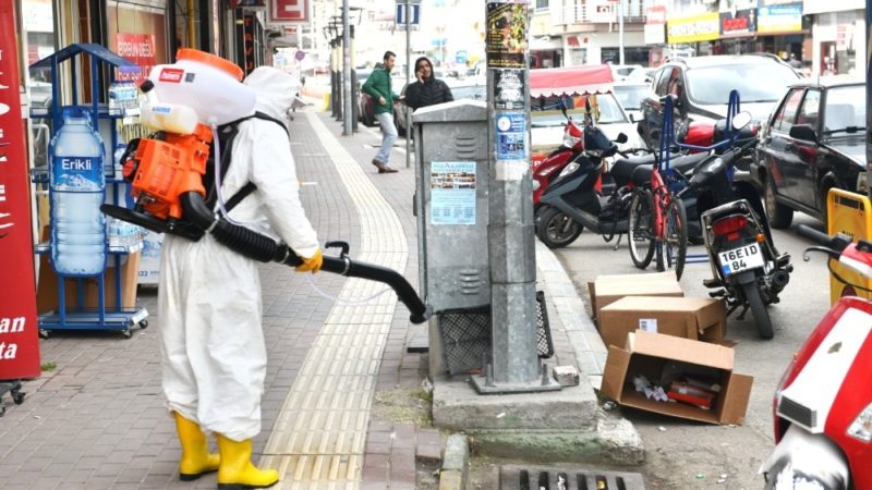 Mustafakemalpaşa’da dezenfeksiyon çalışmaları sürüyor Mustafakemalpaşa Belediyesi korona virüsüne karşı önlemlerini iki katına çıkararak dezenfeksiyon