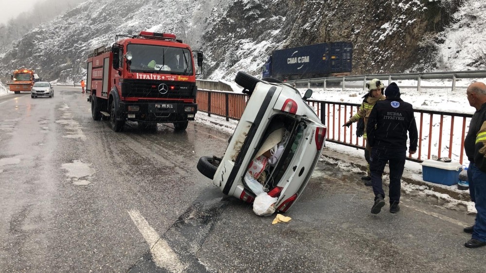 Bursa’da feci kaza: Ölümden döndüler