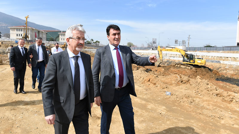 Osmangazi Belediye Başkanı Mustafa Dündar, Nilüfer Belediye Başkanı Turgay Erdem’e